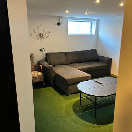ハルムスタッドKaellarlaegenhet Floragatanアパートメント エクステリア 写真